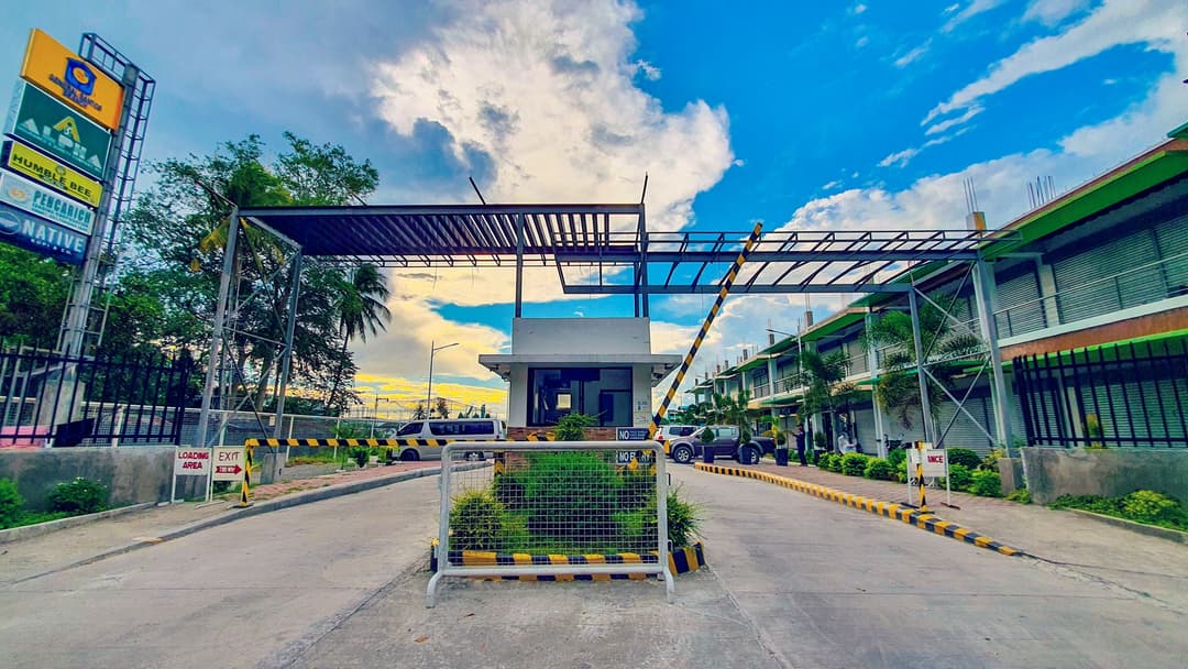 RD Realty Development Corporation Building